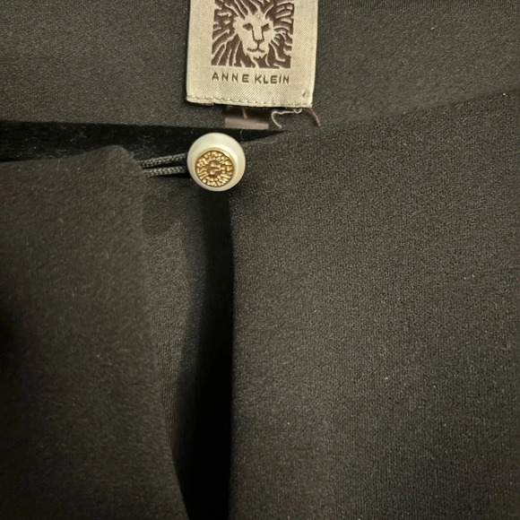 Anne Klein Womens Boxy Fit 3/4 Sleeve Black Top Button Keyhole Accent Sz Small‎ - Picture 2 of 9